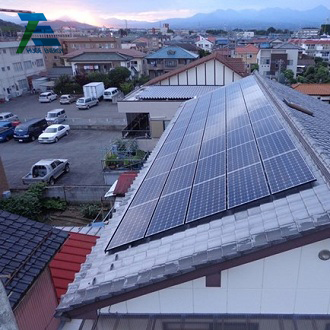hệ thống lắp đặt năng lượng mặt trời trên mái nhà